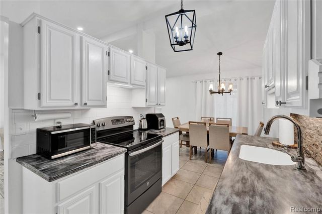 44472 Virginia Court, Clinton Township, MI 48038