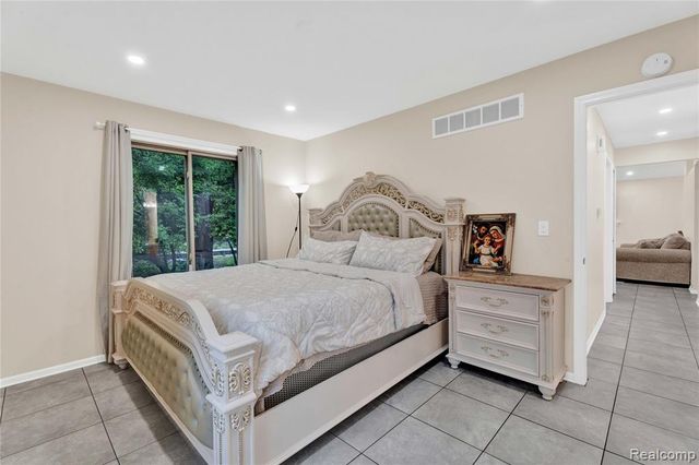 44472 Virginia Court, Clinton Township, MI 48038