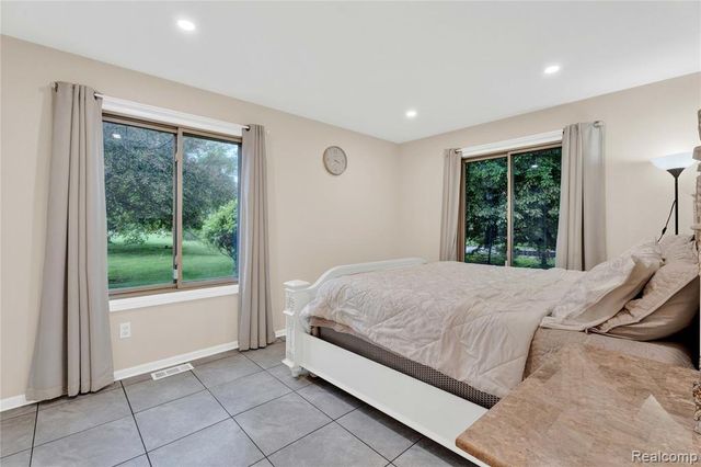 44472 Virginia Court, Clinton Township, MI 48038