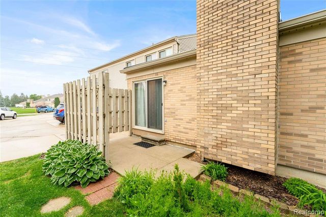 44472 Virginia Court, Clinton Township, MI 48038