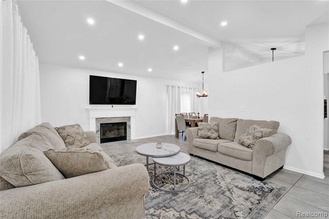 44472 Virginia Court, Clinton Township, MI 48038