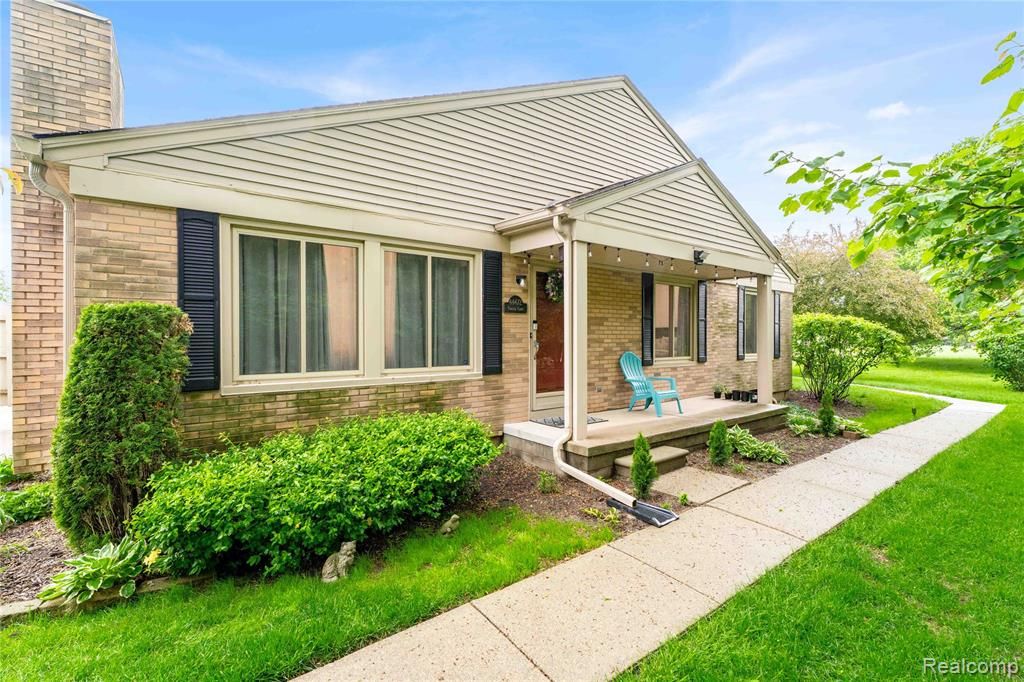 44472 Virginia Court, Clinton Township, MI 48038