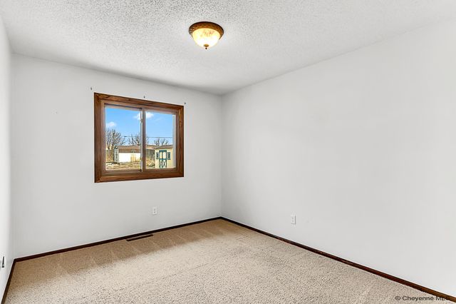 916 CHERRY ST, Cheyenne, WY 82007