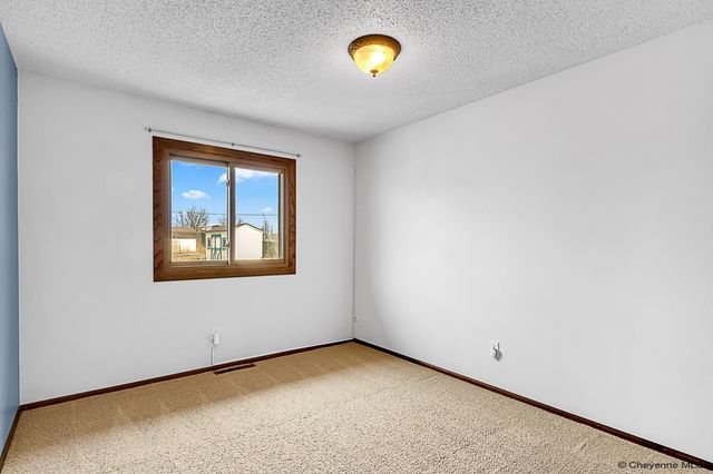 916 CHERRY ST, Cheyenne, WY 82007