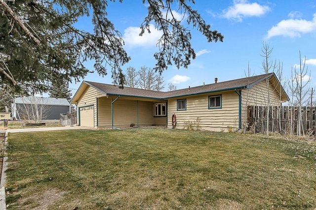 916 CHERRY ST, Cheyenne, WY 82007