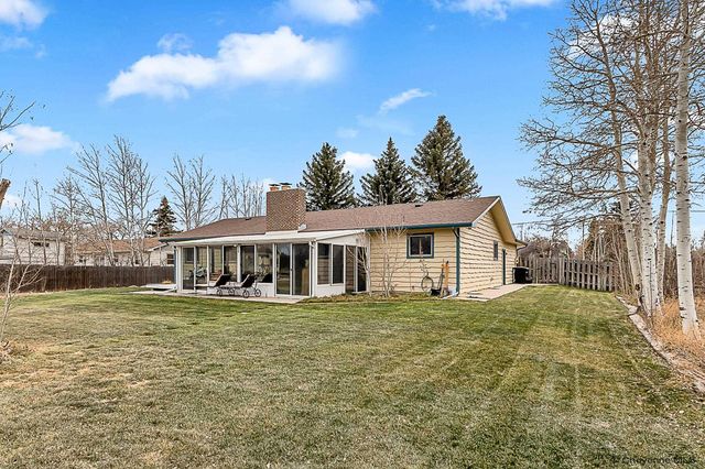 916 CHERRY ST, Cheyenne, WY 82007