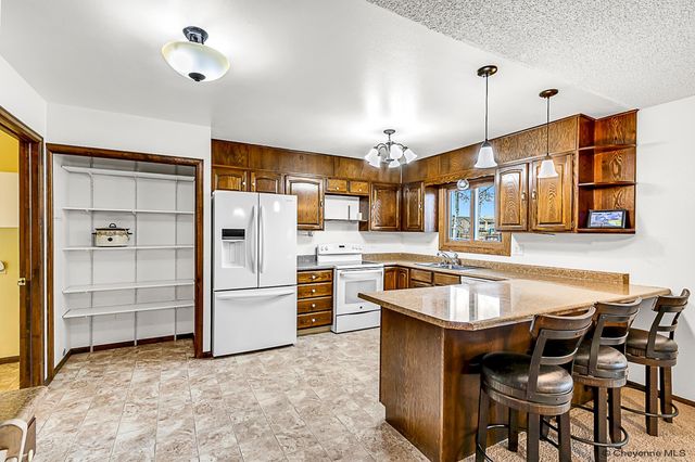 916 CHERRY ST, Cheyenne, WY 82007