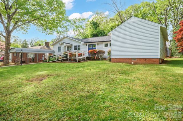 305 W 9th Street, Newton, NC 28658