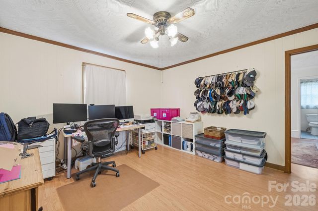 305 W 9th Street, Newton, NC 28658