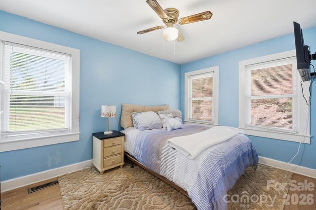 305 W 9th Street, Newton, NC 28658