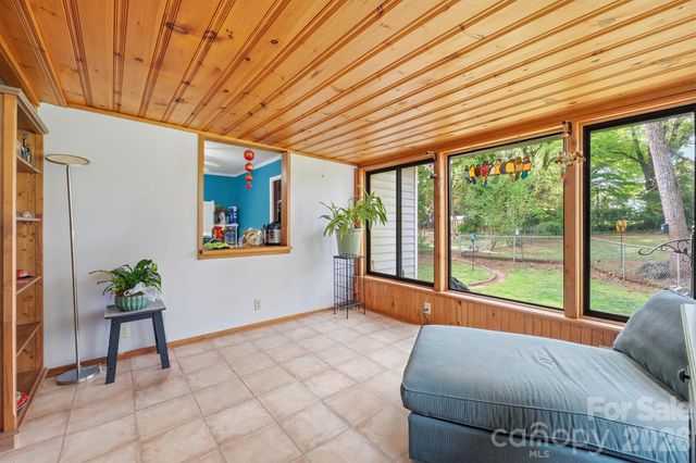 305 W 9th Street, Newton, NC 28658