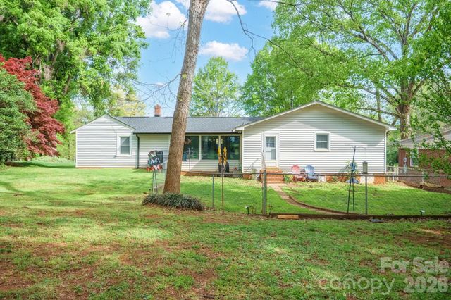 305 W 9th Street, Newton, NC 28658