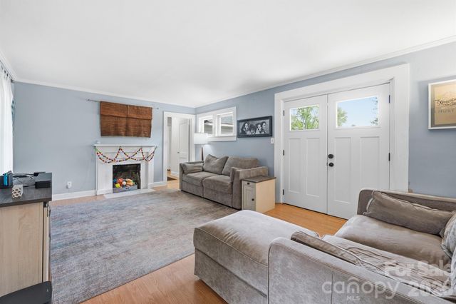 305 W 9th Street, Newton, NC 28658