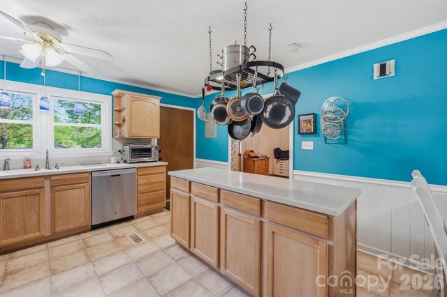 305 W 9th Street, Newton, NC 28658