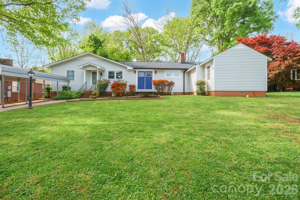 305 W 9th Street, Newton, NC 28658