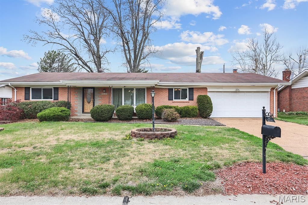 11511 Corlyn Drive, St Louis, MO 63138