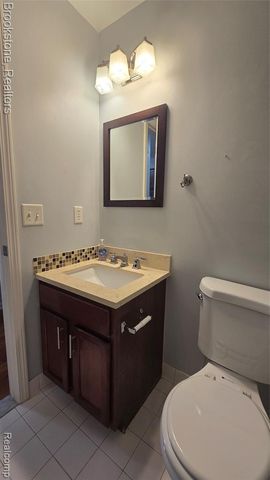 1976 Pinecroft Drive 194, Canton, MI 48188