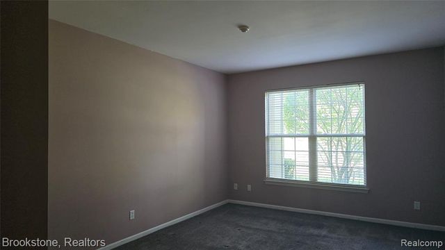 1976 Pinecroft Drive 194, Canton, MI 48188
