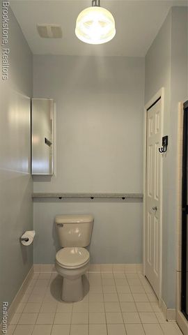1976 Pinecroft Drive 194, Canton, MI 48188
