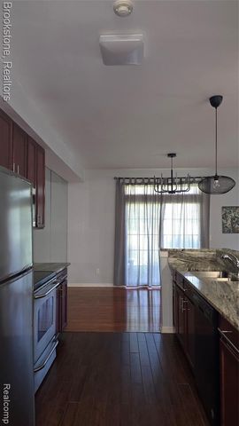1976 Pinecroft Drive 194, Canton, MI 48188