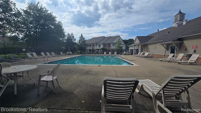 1976 Pinecroft Drive 194, Canton, MI 48188
