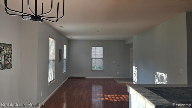 1976 Pinecroft Drive 194, Canton, MI 48188