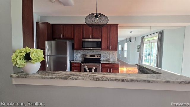 1976 Pinecroft Drive 194, Canton, MI 48188