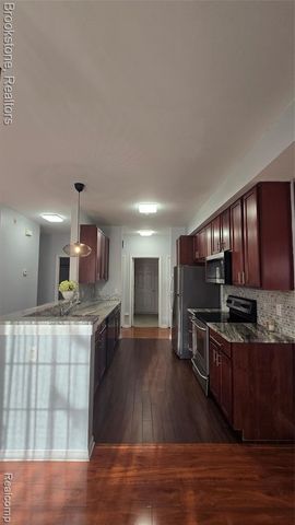 1976 Pinecroft Drive 194, Canton, MI 48188