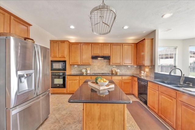 2225 Palm Bay Circle, Seabrook, TX 77586