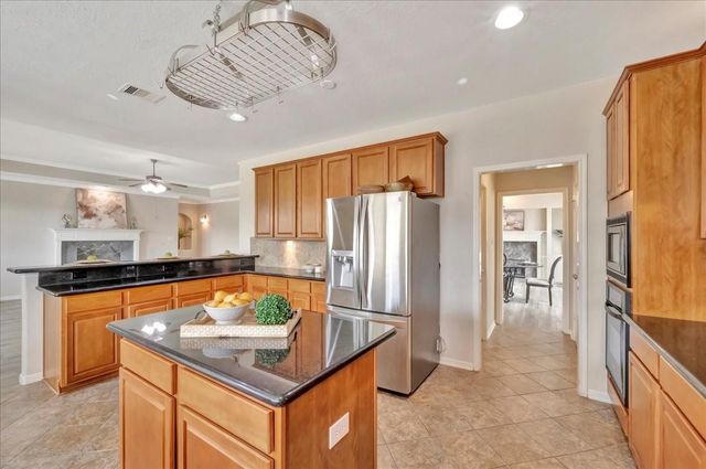 2225 Palm Bay Circle, Seabrook, TX 77586