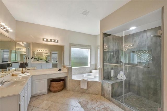 2225 Palm Bay Circle, Seabrook, TX 77586