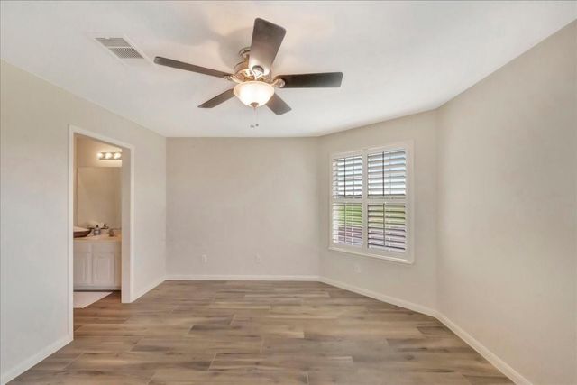 2225 Palm Bay Circle, Seabrook, TX 77586