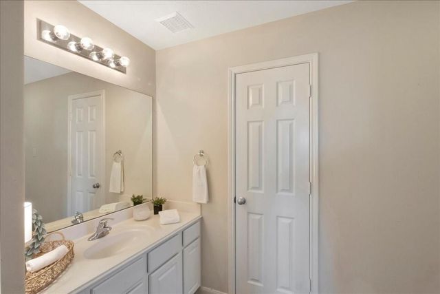 2225 Palm Bay Circle, Seabrook, TX 77586
