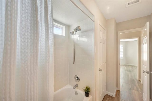 2225 Palm Bay Circle, Seabrook, TX 77586