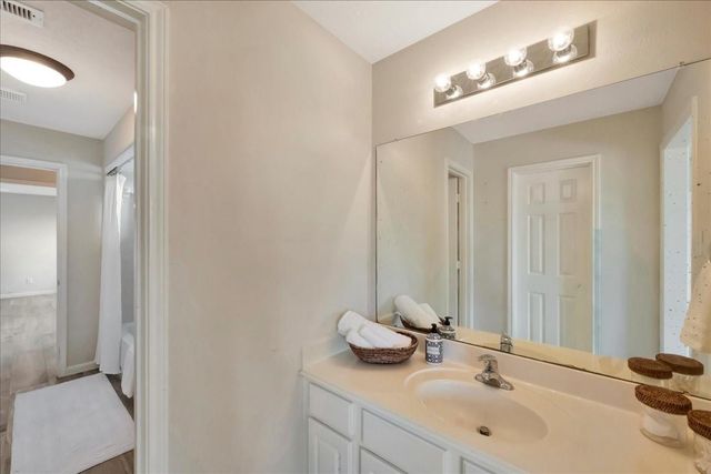 2225 Palm Bay Circle, Seabrook, TX 77586