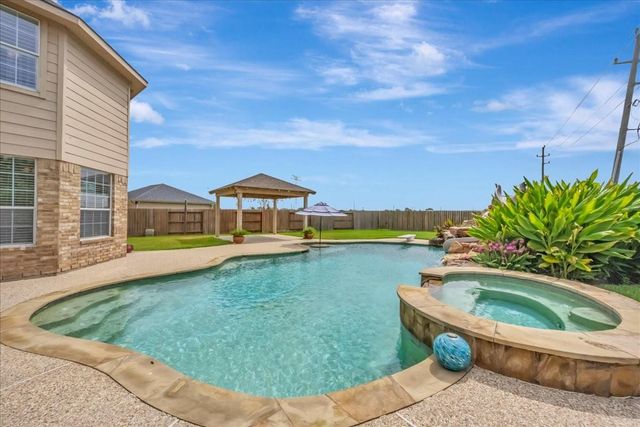 2225 Palm Bay Circle, Seabrook, TX 77586