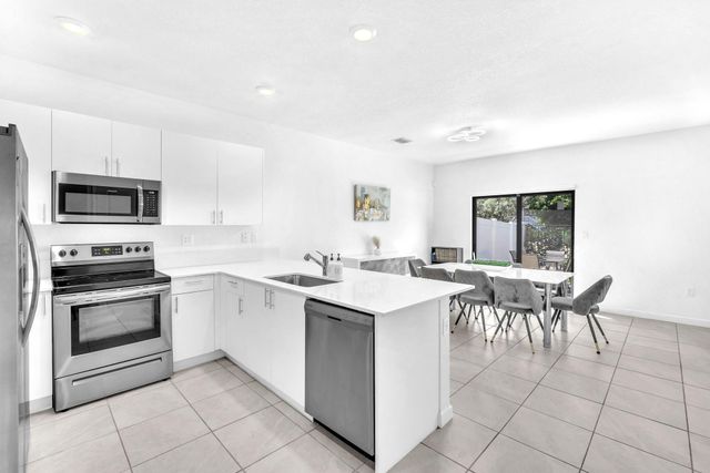 20308 NW 6th Pl, Miami Gardens, FL 33169