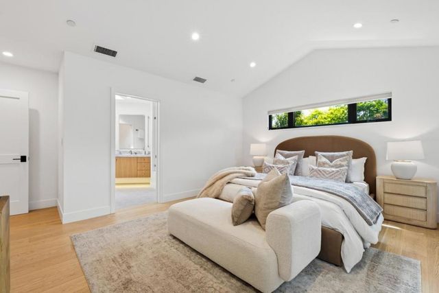 121 Inner Circle, Redwood City, CA 94062