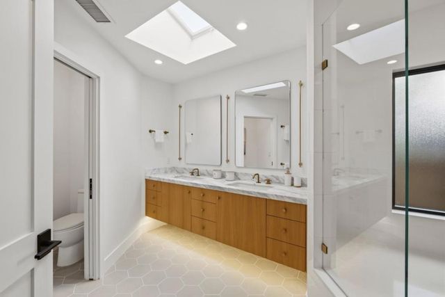 121 Inner Circle, Redwood City, CA 94062