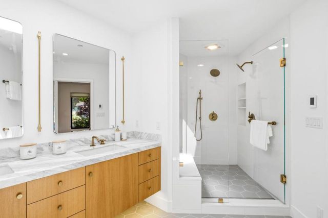 121 Inner Circle, Redwood City, CA 94062