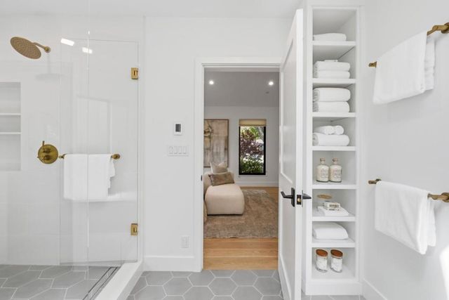 121 Inner Circle, Redwood City, CA 94062