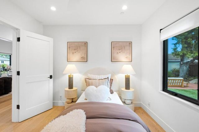 121 Inner Circle, Redwood City, CA 94062