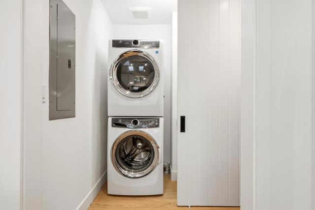 121 Inner Circle, Redwood City, CA 94062