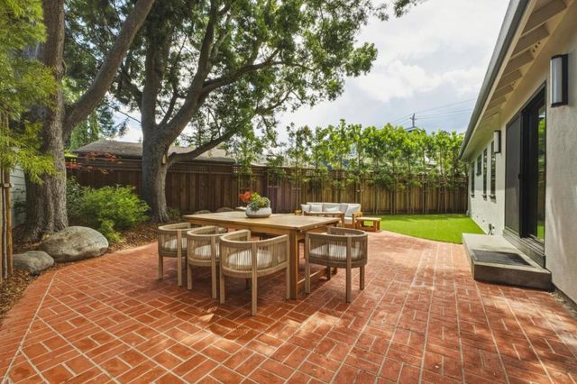 121 Inner Circle, Redwood City, CA 94062