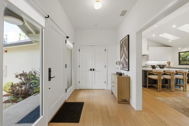 121 Inner Circle, Redwood City, CA 94062