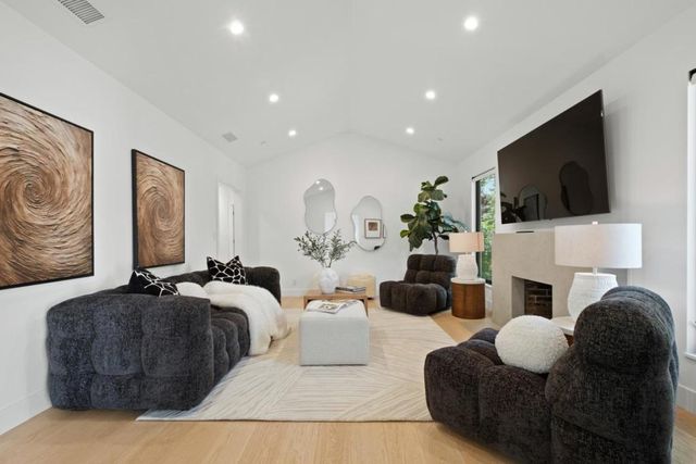 121 Inner Circle, Redwood City, CA 94062