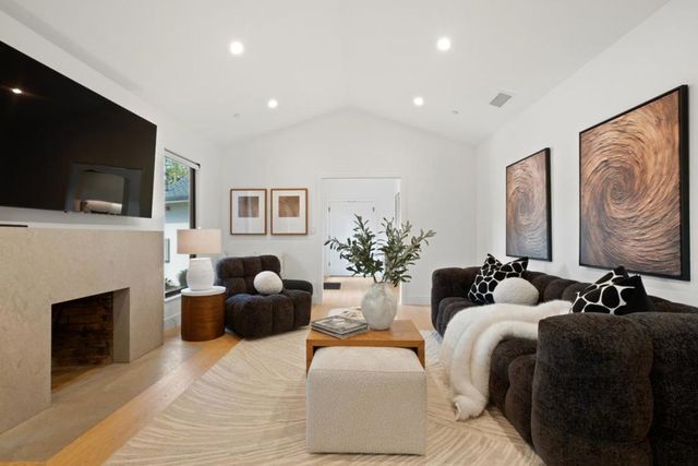 121 Inner Circle, Redwood City, CA 94062