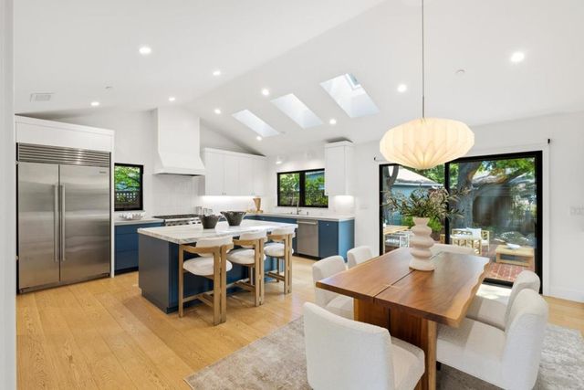 121 Inner Circle, Redwood City, CA 94062