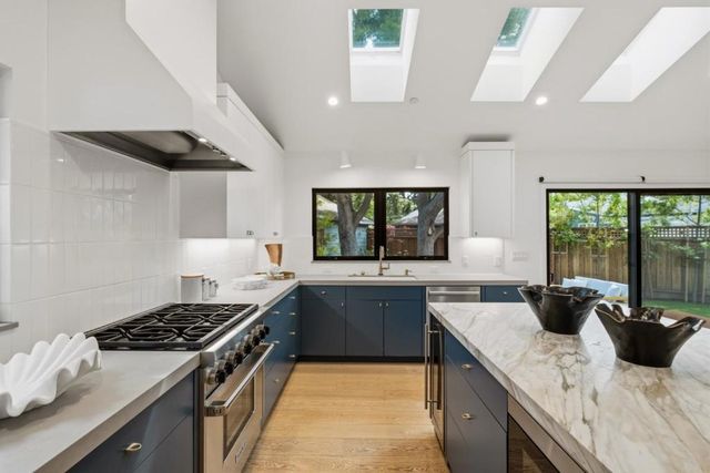 121 Inner Circle, Redwood City, CA 94062