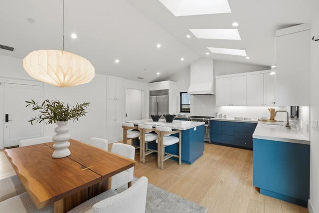 121 Inner Circle, Redwood City, CA 94062